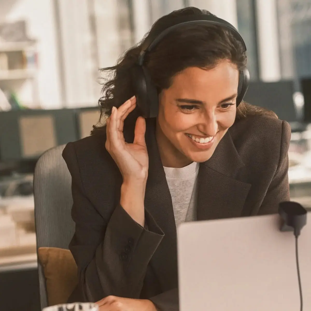 Jabra Evolve3 85 con base