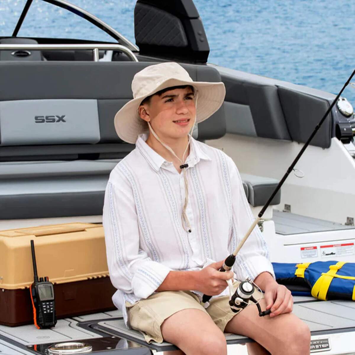 Cobra BlueBound 650 VHF Marina 6W GPS DSC