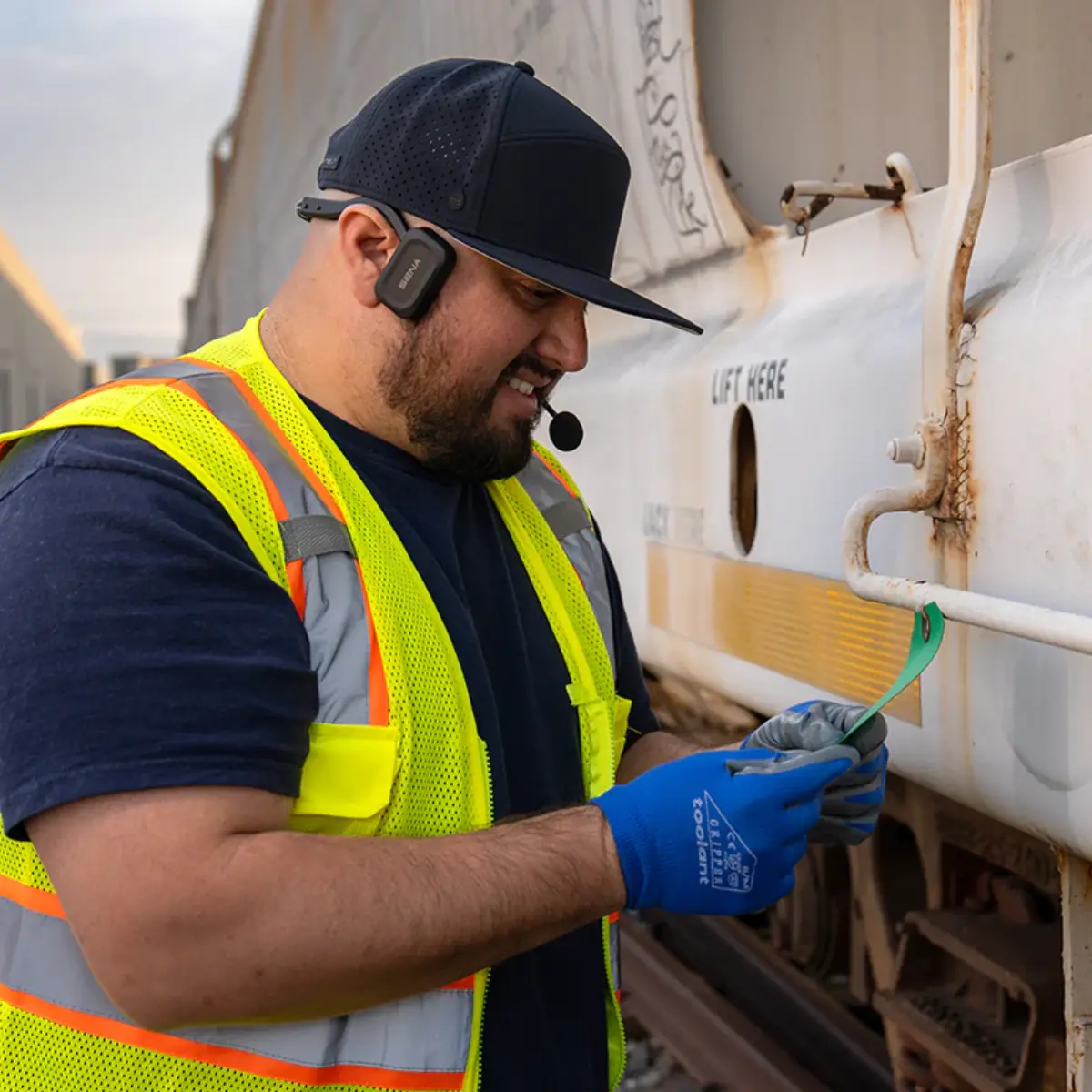 Sena Expand Mono — uso en casco y arnés, tecnología Mesh